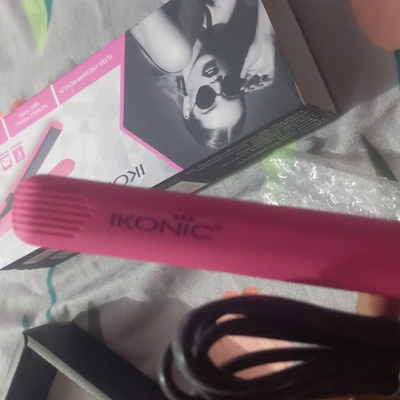 Brand new IKONIC straightner - Picture 3 of 4